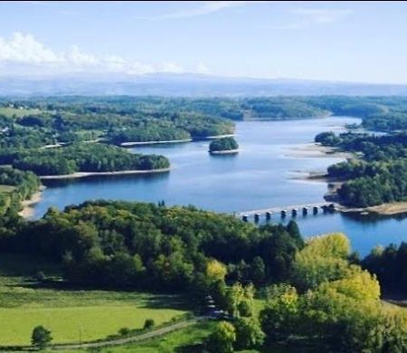 Ma Cabane Au Bord Du Lac Neuvic  Kültér fotó