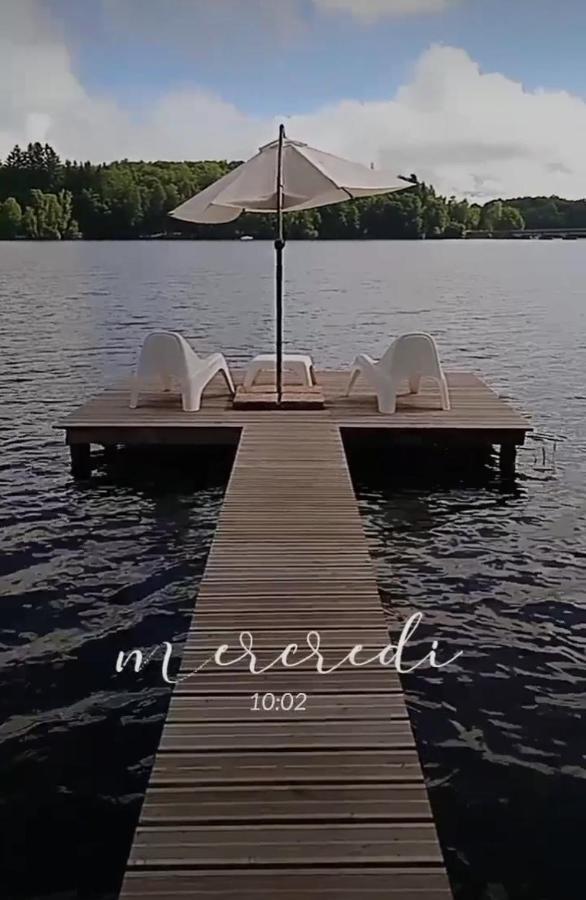 Ma Cabane Au Bord Du Lac Neuvic  Kültér fotó