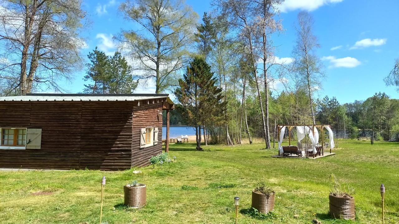 Ma Cabane Au Bord Du Lac Neuvic  Kültér fotó